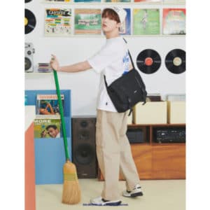 ALMOSTBLUE/ ORDINARY MESSENGER BAG/ Wearing ASTRO Sanha