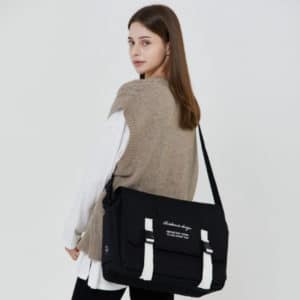 roi des rois / CLAP CLAP MESSENGER BAG / Wearing IVE